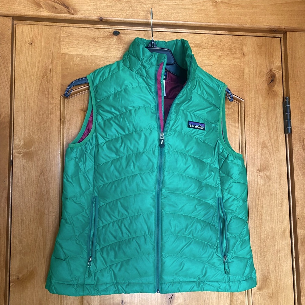 Patagonia vest - true green with pink lining